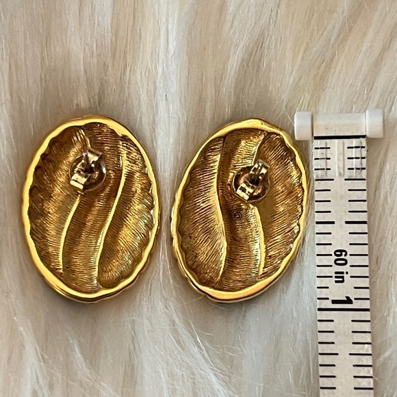 Elegant Gold and Black Women's Earrings - Picture 4 of 6